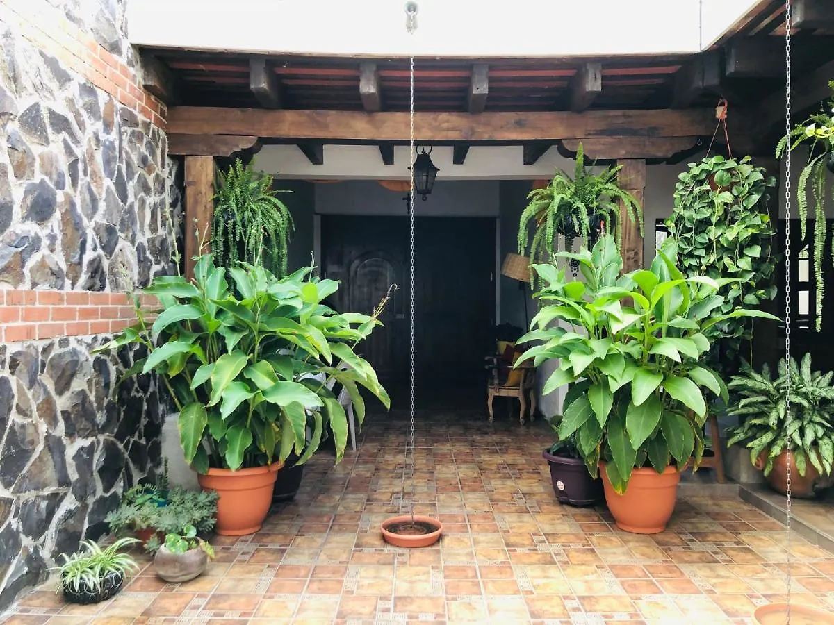 ゲストハウス ホテル La Casa De Don Moncho アンティグア・グアテマラ
